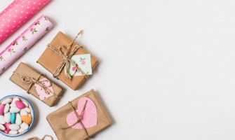 Νονός & Νονά: Η «Αποστολή Πάσχα» δεν θέλει άγχος, θέλει αγάπη (και λίγη βοήθεια!)