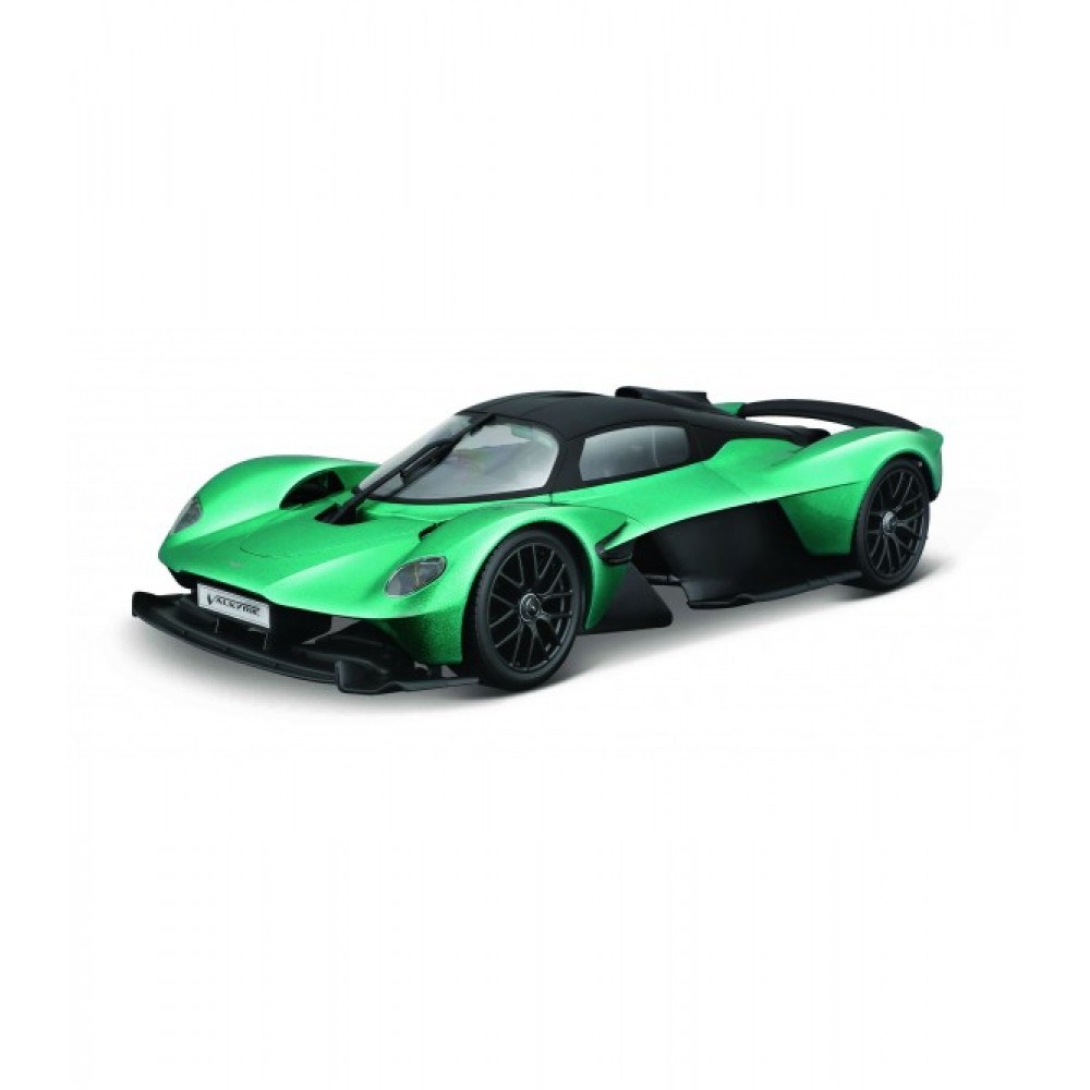 MAISTO 1/18 SPECIAL EDITION  2022 ASTON MARTIN VALKYRIE GREEN (48/31465)